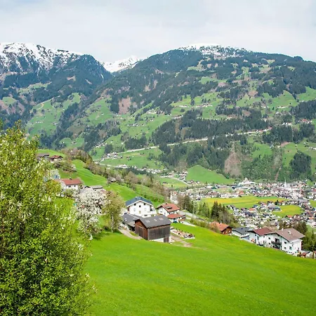 In Near Lift, Cleaning Included * Hainzenberg
